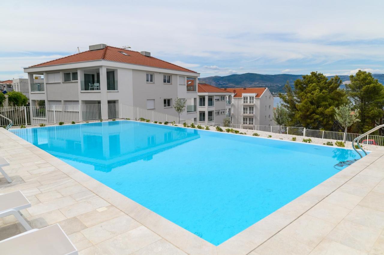 Malo More Resort Arbanija Exterior photo